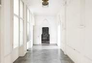 Herrschaftliche Wohnung in historischer Villa | über 440m² Garten & möglicher Infinity Pool | ca. 4,40 m Raumhöhe | sanierungsbedürftig | U-Bahnnähe
