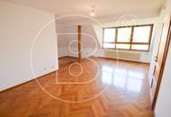 Einfamilienhaus in zentraler Bestlage mit Tennisplatz auf parkähnlichem Grund!