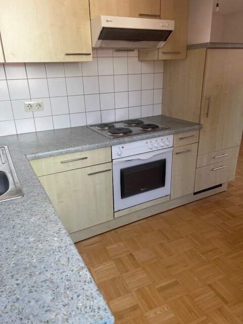 Auffallend exzellente Dachgeschoßwohnung nähe KF-Uni zu vermieten (WG möglich)!
