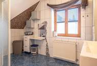 Schönes Einfamilienhaus mit kleinem Geschäftslokal und zusätzliches Auszugshaus
