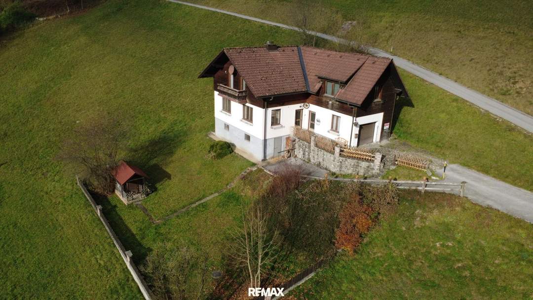 Naturnah wohnen – Haus mit Balkonblick in die Berge