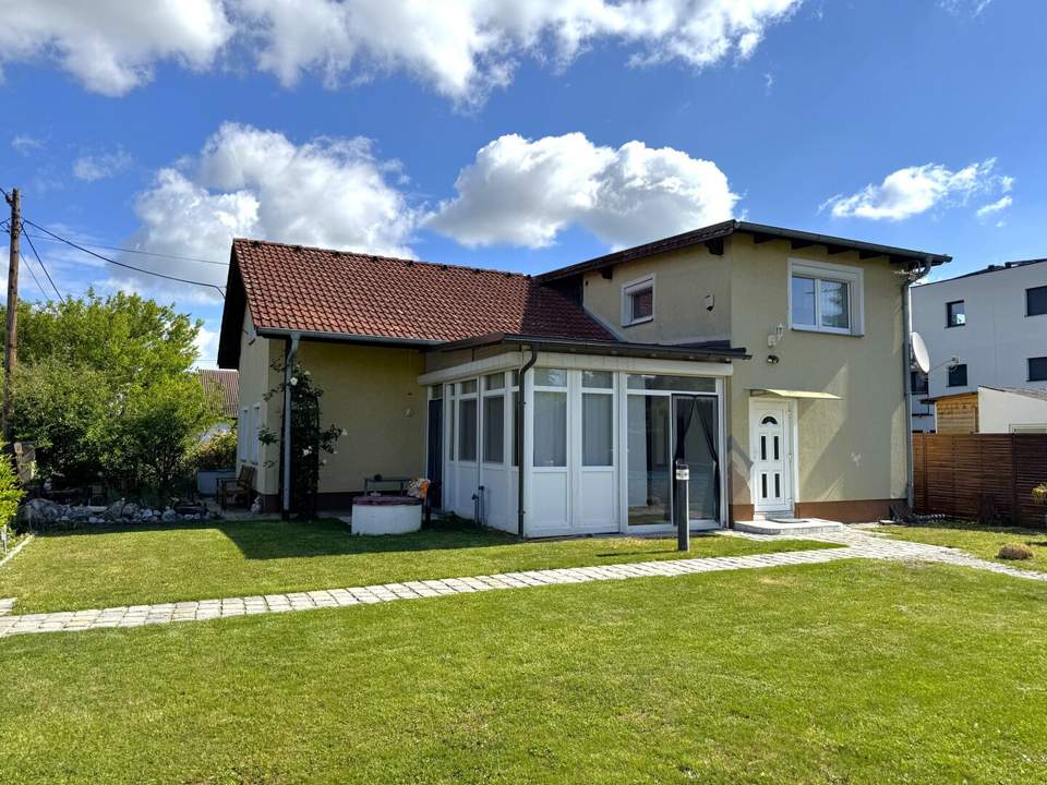 Großzügiges Haus mit und oasenhaftem Garten, Wintergarten und optionaler Garage in Gerasdorf bei Wien