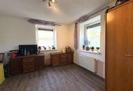 Großzügiges Ein- oder Zweifamilienhaus mit mehreren Nebengebäuden in zentraler Lage