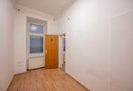 **Hannovermarkt** Renovation Opportunity: Charming 3-Room Period Apartment with Balcony and Airbnb Potential