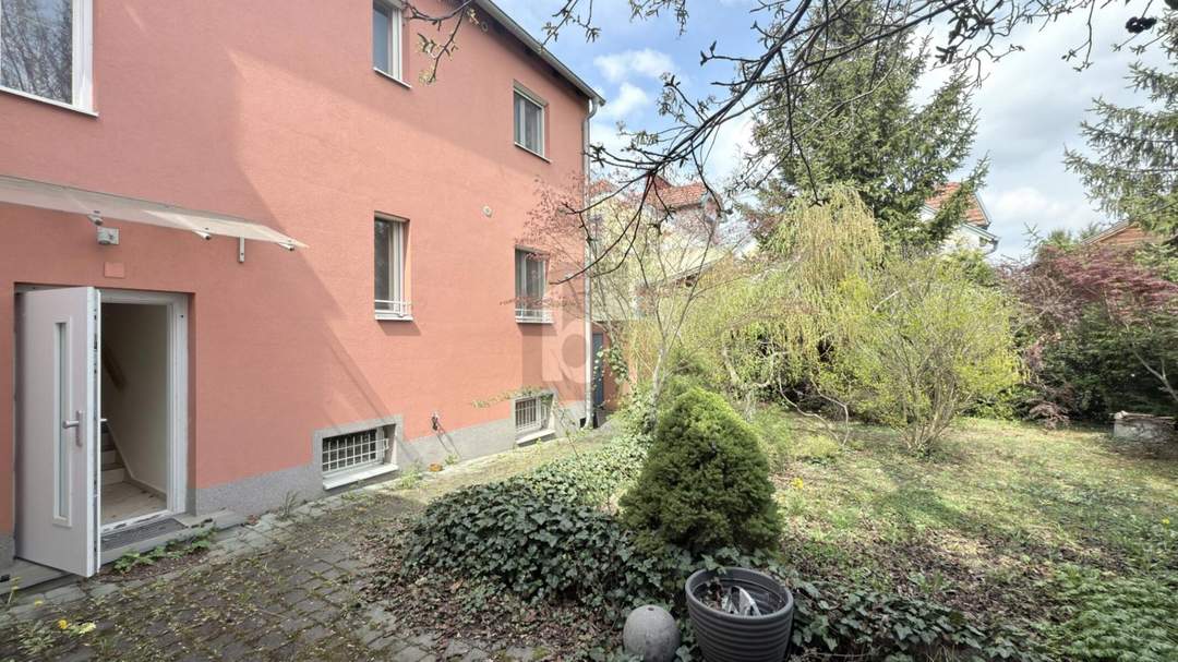 IM ZEHNERVIERTEL MIT VOLLKELLER, GARAGE UND LOFT-DACHGESCHOSS - 2 WOHNEIHEITEN MÖGLICH