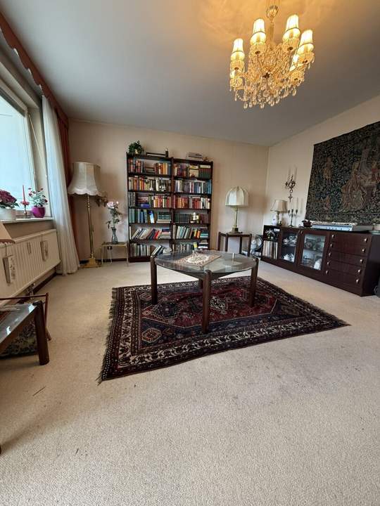 Gepflegte Wohnung nähe AKH mit schöner Terrasse und Loggia