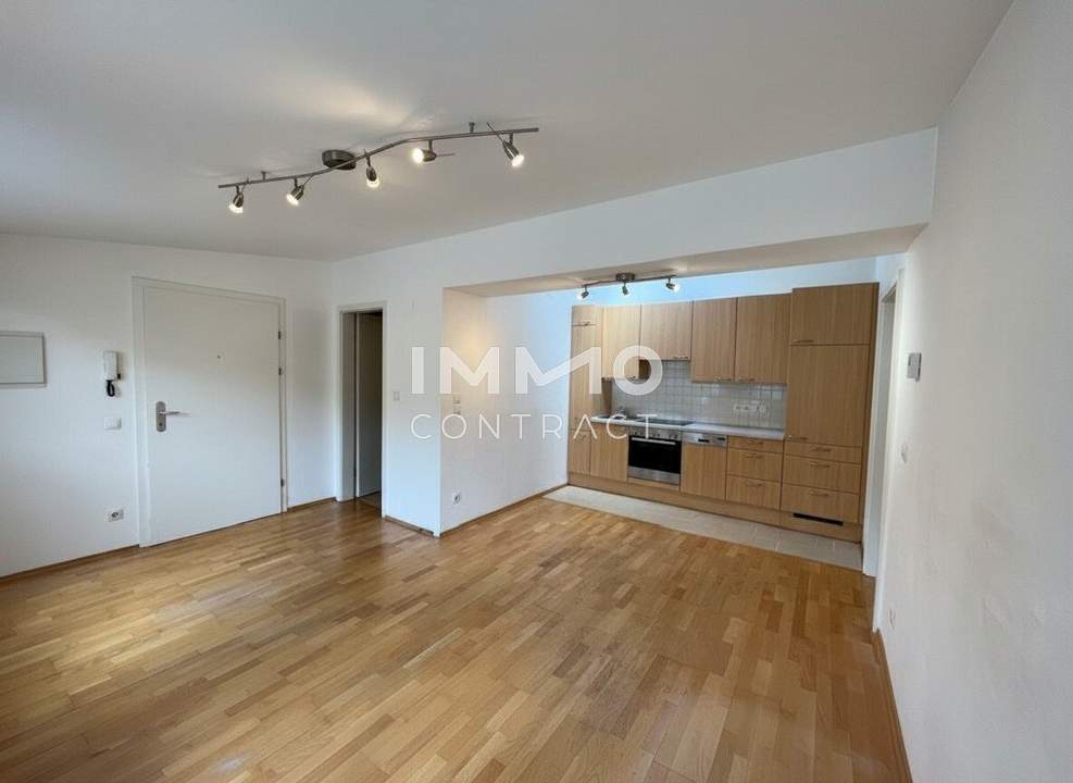 Aparte Dachgeschoßwohnung in der Hasnerstraße für Singles oder Paare