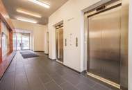 Barrierefreie DG Bürofläche direkt bei der U1 Station Reumannplatz zu mieten