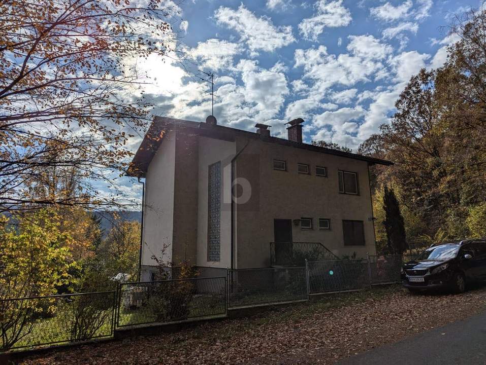 WALDRANDLAGE MIT PANORAMABLICK AUF DEN SCHÖPFEL