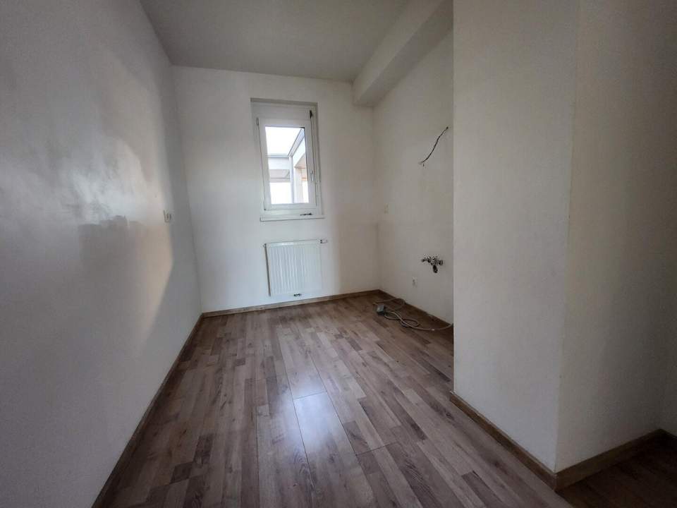 UNBEFRISTET!! Schöne, neuwertige Wohnung mit Freifläche