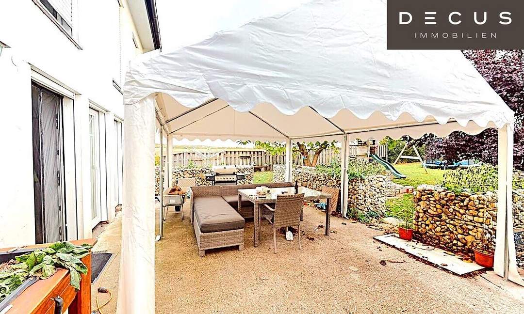 TRAUMHAFTES EINFAMILIENHAUS MIT MIT WOHNKÜCHE, 4 SCHLAFZIMMERN UND GROSSEM GARTEN