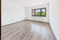 Sehr großer Bungalow mit 2 Terrassen, Keller, Dachausbaureserve, Garage mit 2 Stellplätzen