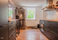 Großzügiges Wohnhaus mit Pool