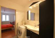 2 Zimmer + Loggia + Garagenplatz, toller Ausblick (4. Liftstock), Küche separat.