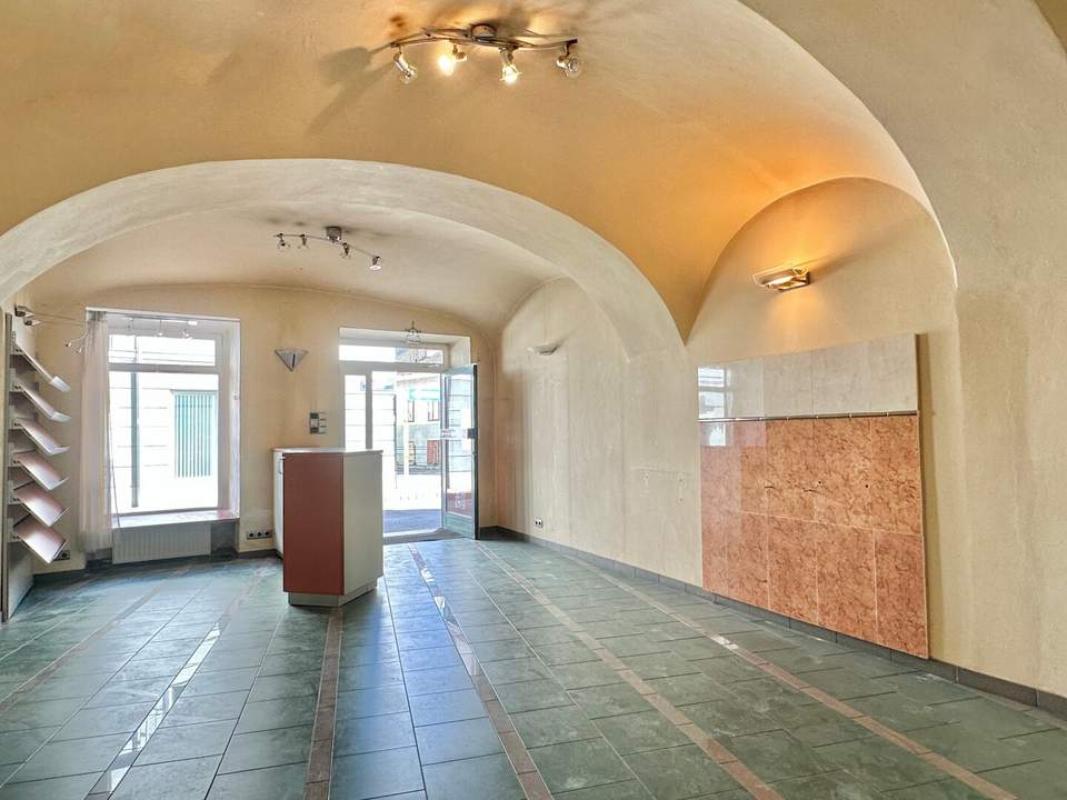NUSSDORFER BESTLAGE für Wohn- und Geschäftshaus mit Auslagen und Lager im EG und darüber 2 große Büro-/oder Wohnetagen bei Nussdorfer Platz!