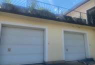 Schöner Wohnen mit vielen Garagen (Oldtimer?)