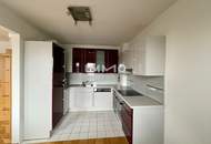 Lichtdurchflutete 2-Zimmer-Wohnung (möbliert) mit großer Terrasse im letzten Liftstock