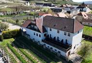 TRADITIONSREICHER WINZERHOF MIT PENSION &amp; HEURIGEN IN BESTER WACHAUER LAGE