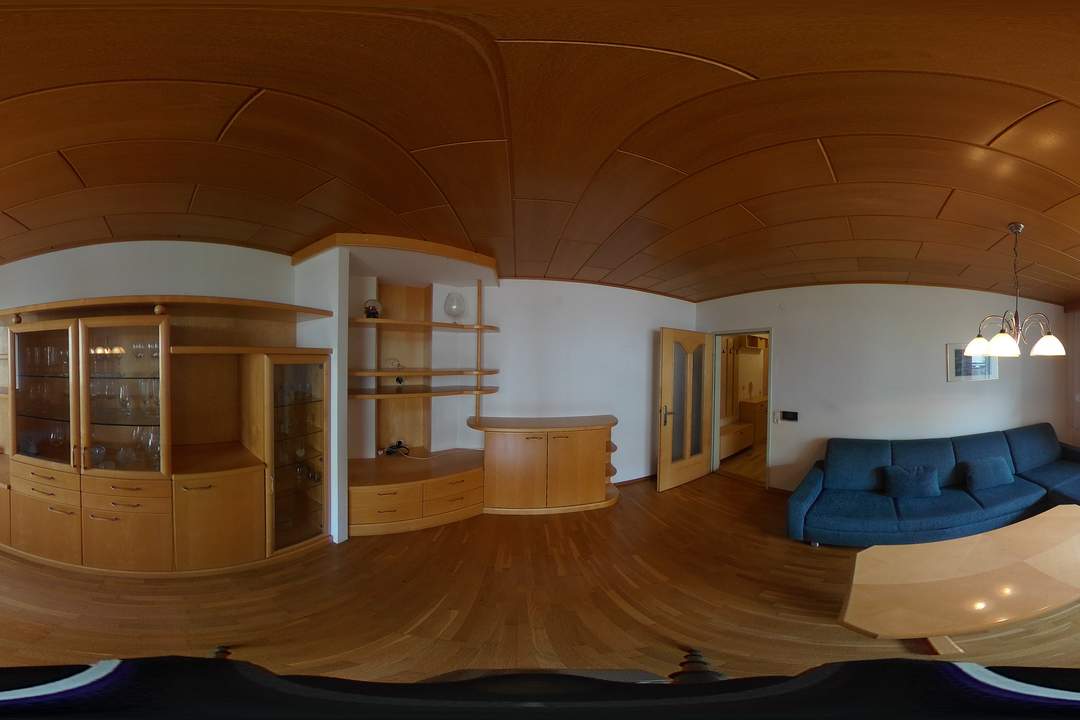 Bezugsfertig und komplett möbliert mit Loggia im EG