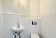 Straßenseitiges Geschäftslokal mit großen Fensterflächen! Individuell zu gestalten! Ideal für Pilates, Yoga, Atelier etc.