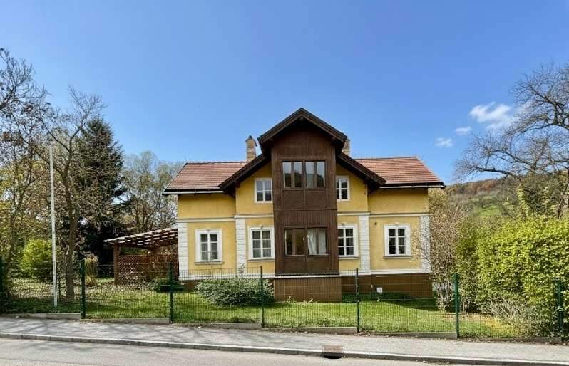 Historische Wienerwaldvilla mit Nebengebäude – Charme & Großzügigkeit auf über 2.200 m² Grundstück!