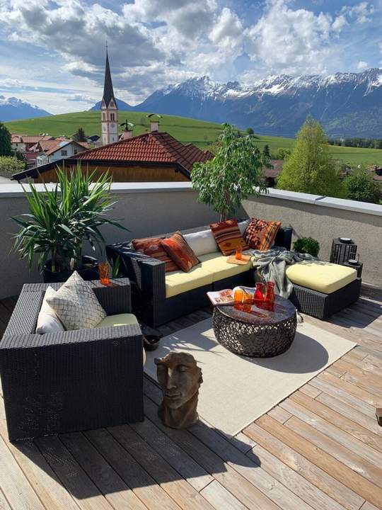 Architektonische Doppelhaushälfte in Rinn – Panoramablick auf die Nordkette