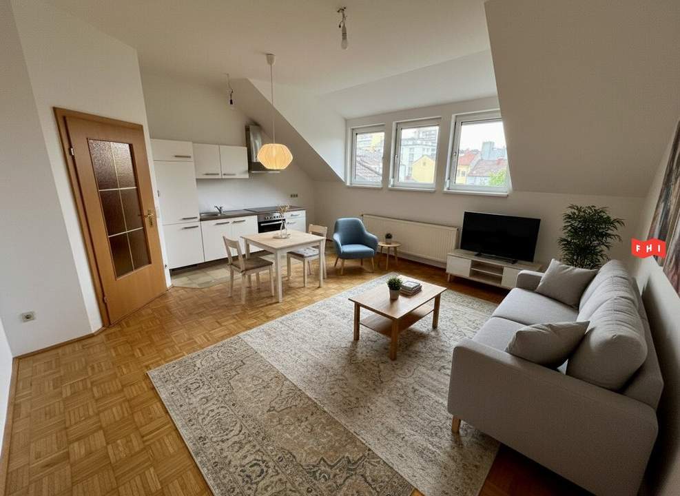 Schöne Dachgeschosswohnung mit Airbnb Potenzial