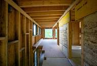 Baugrundstück mit Holzriegelprojekt im Rohbau in der Augustinerwaldsiedlung