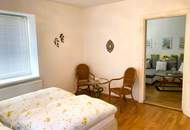 3-ZIMMER-WOHNUNG - 70 m² Wfl. ERDGESCHOSS SCHÖNE AUSSICHT – RUHIGE LAGE UNMITTELBAR an der TRAUN Terrasse / Garten / Carport