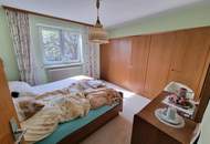 Ein- bis Zweifamilienhaus mit Garage aus den 70ern