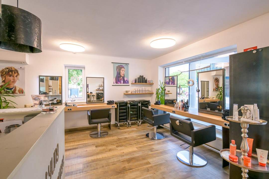 Vielseitig verwendbare, moderne Geschäftsfläche für PRAXIS/BÜRO/FRISEUR/LADEN - Mieter übernehmbar!