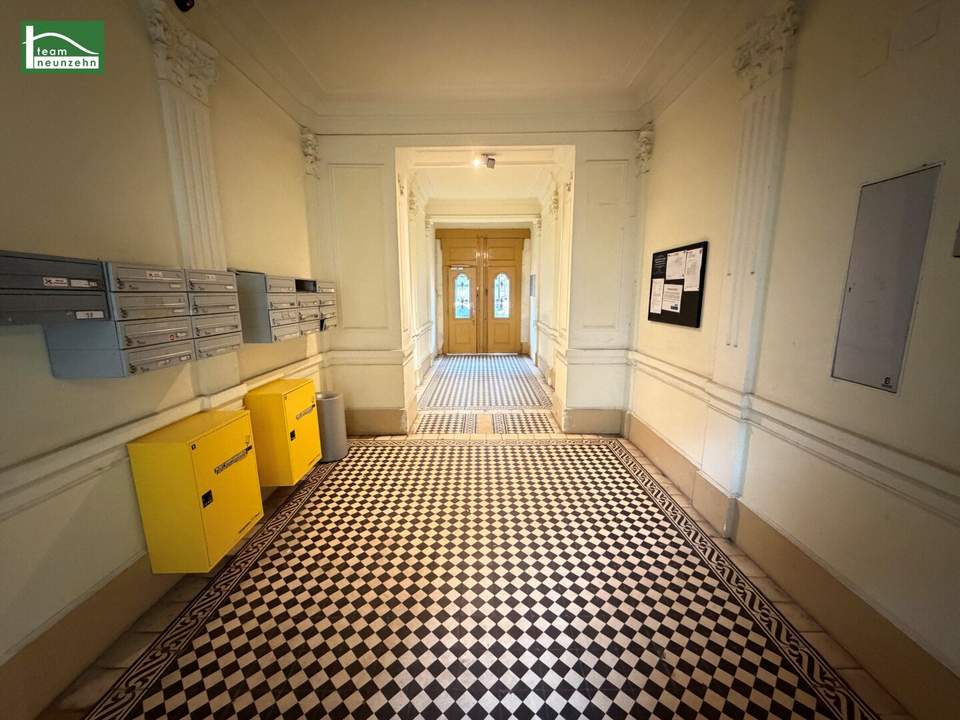 LEERSTEHENDE RENOVIERUNGSBEDÜRFTIGE WOHNUNG IN GEPFLEGTEM ALTBAU! LIFTBENÜTZUNG INKLUSIVE! SCHLAFZIMMER HOFSEITIG!