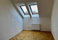 Tolle 3-Zimmer DG-Wohnung mit Balkon - teilweise hohe Räume im Altbau mit 1xSchlafzimmer in den Innenhof - WG geeignet
