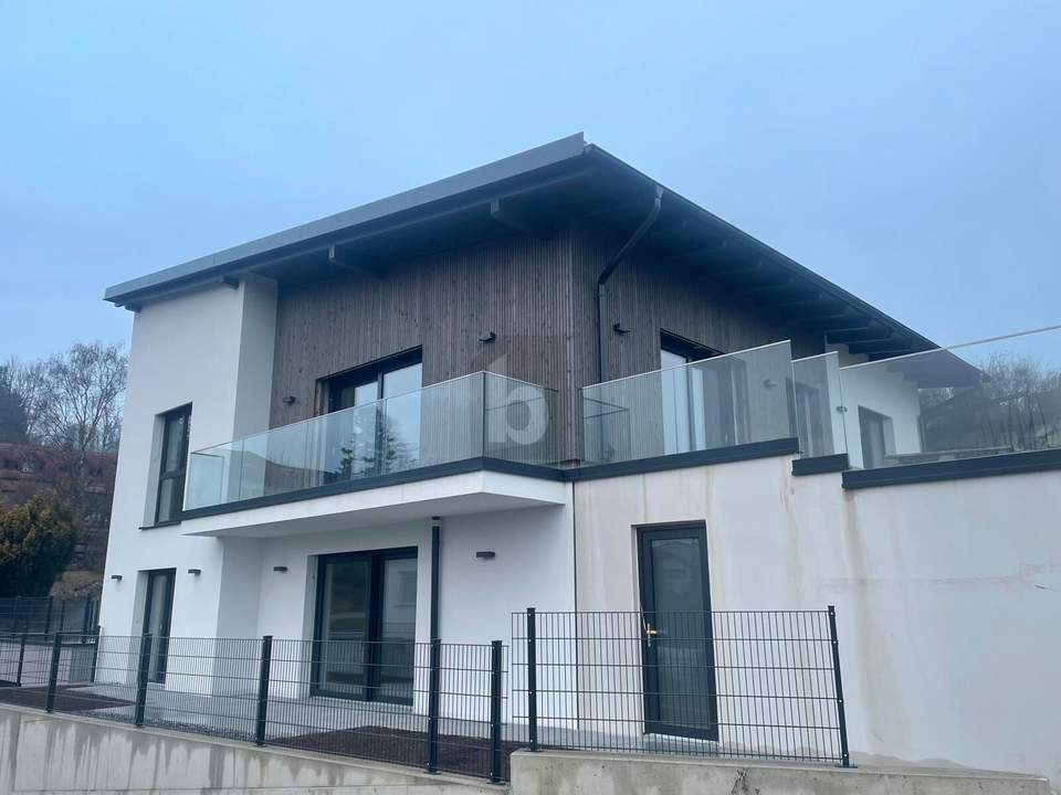 GROßZÜGIG MIT POOL, TERRASSE &amp; BALKON ? INDIVIDUELL FERTIGSTELLBAR