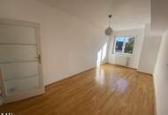 Top sanierte DG-Wohnung mit Balkon / nur 3 Wohneinheiten im Haus