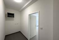 Neu saniertes Kleinbüro oder Praxis // Newly renovated small office or practice //