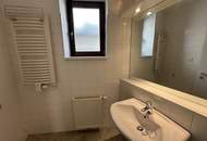Stilvoll wohnen am Rooseveltplatz: 4-Zimmer-Dachgeschoss mit Terrasse