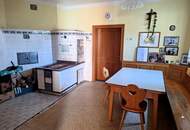 ALLEINLAGE: Sanierungsbedürftiger Vierkanthof mit ca. 17ha Land zu verkaufen