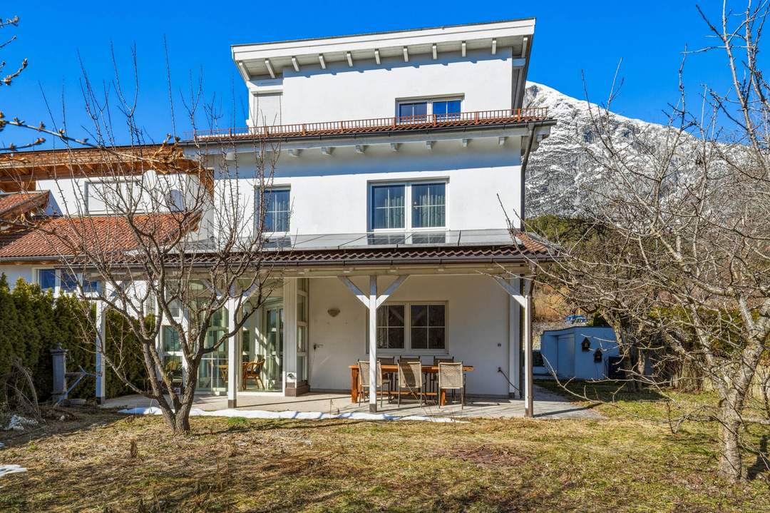 Familientraum! Einfamilienhaus mit großzügigem Garten und Garage in Telfs zu verkaufen.