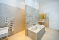 Großzügige Altbauwohnung mit kleinem Balkon in repräsentativen Stilaltbau