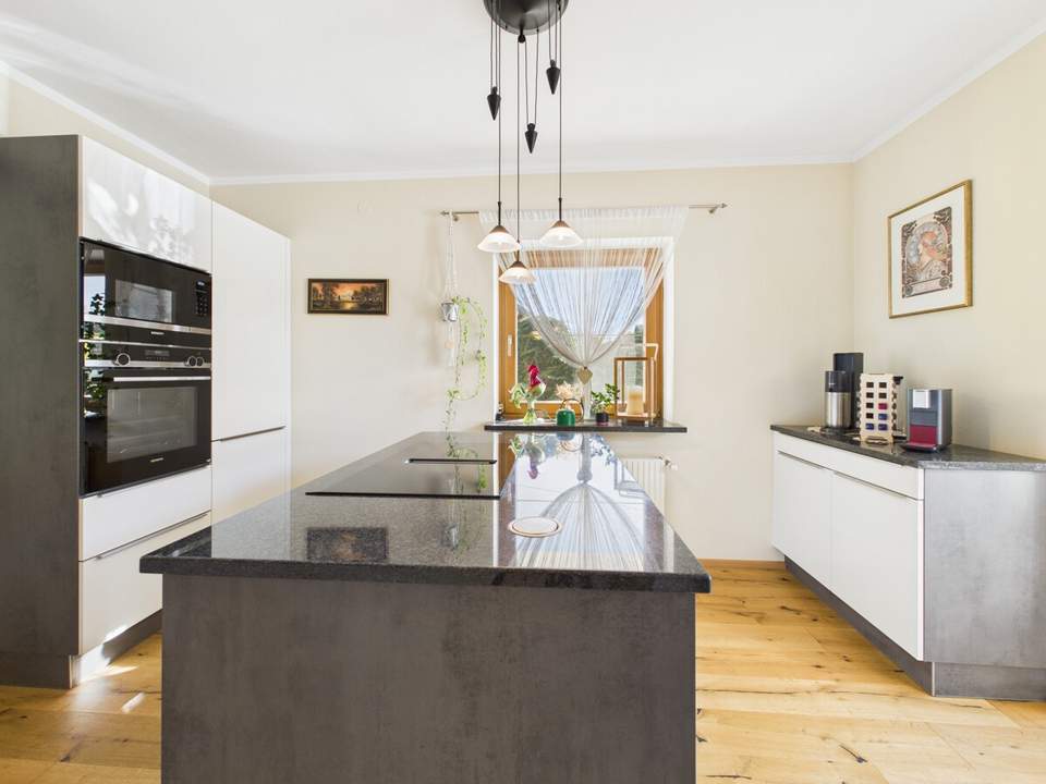 Panoramawohnen in Bestlage – freier Blick auf die Sternbergkirche, sonnig &amp; ruhig