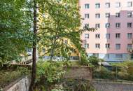 HOFRUHELAGE mit GRÜNBLICK | Sanierungsbedürftiger Altbau | Ca. 8,5 m² Balkon-Option (baubewilligt) | Nähe Einsiedlerpark, U4 Margaretengürtel, künftiger U2-Station Reinprechtsdorfer Straße