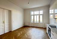Großzügige 5-Zimmer-Altbauwohnung mit moderner Küche und Loggia