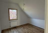 Erstbezug: Dachgeschoss in Villa