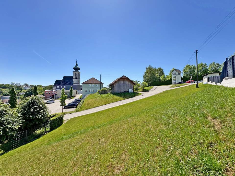 Sonniges Baugrundstück mit Aussicht in Eberstalzell