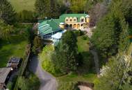 VILLENJUWEL MIT INDOOR SWIMMING POOL IN IDYLLISCHER RUHELAGE