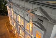BALKON UND ÜBER 4 METER RAUMHÖHE II PRESTIGE UND ELEGANZ II WOHNEN IM DENKMALGESCHÜTZEN MÖDLINGER STADTJUWEL II FUSSGÄNGERZONE