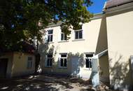 Historisches Gebäude mit großen Weinkeller mit Gewölbe im Zentrum von Perchtoldsdorf