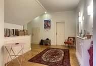 GROßZÜGIGE 3 -ZIMMER-MANSARDENWOHNUNG IM STADTPALAIS