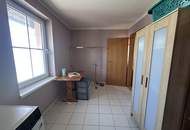 Tolles Zweifamilienhaus mit Einliegerwohnung, sonniger Terrasse, Keller, Doppelgarage und Pool!